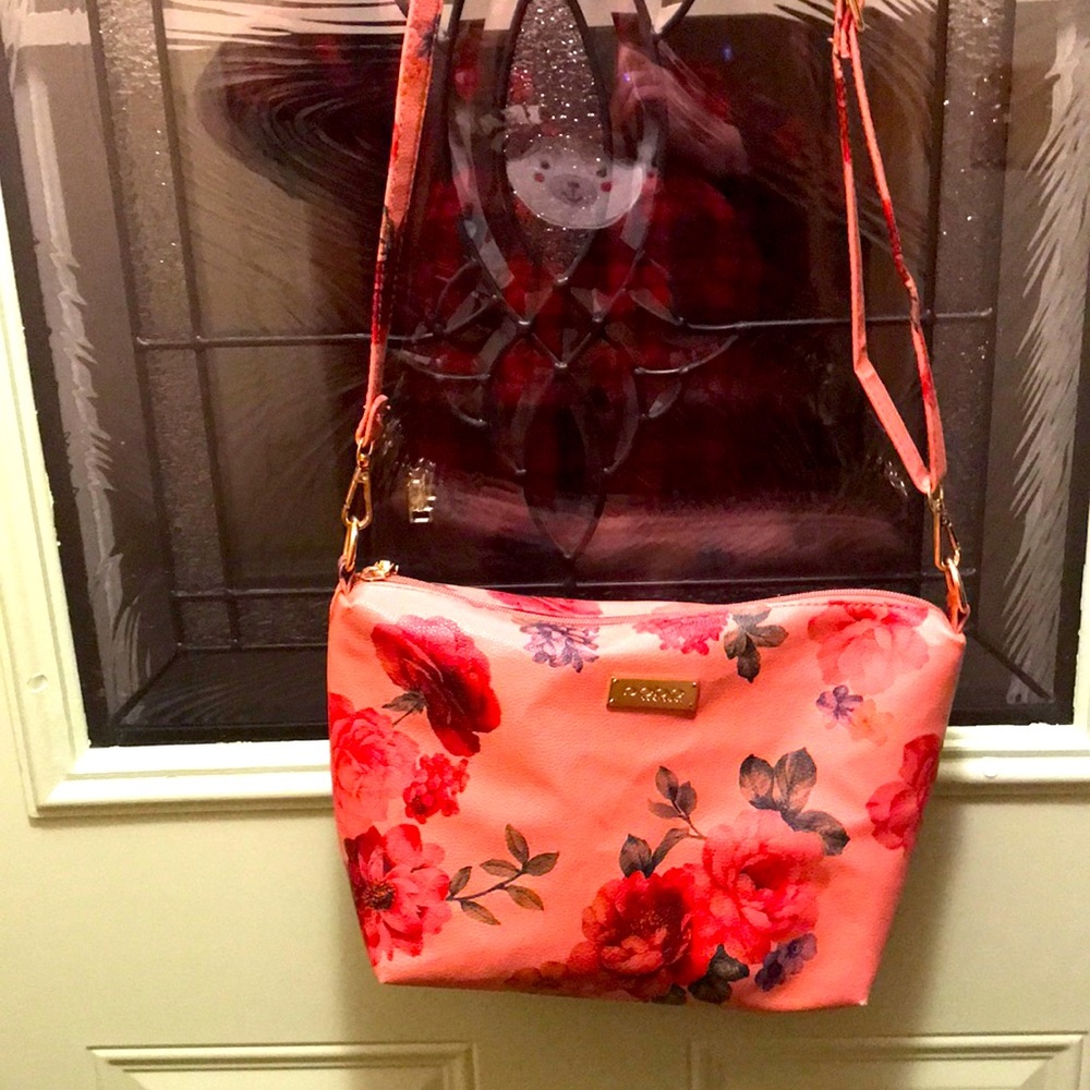Bebe designer pink with floral crossbody bag w adjustable strap to 49”!